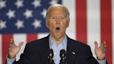 Biden afirma ante los miembros demócratas del Congreso que seguirá en la carrera presidencial