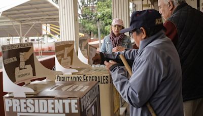 Migrantes y desplazados mexicanos por la violencia salen a votar en la fronteriza Tijuana
