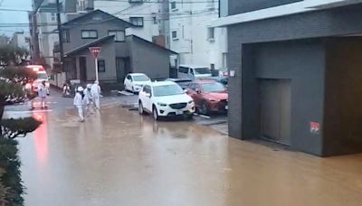 影》日本豪雨「松山城」山腳整片塌！大樹噴進陽台 3人活埋 - 國際