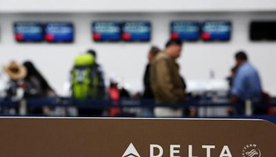 Delta busca compensación tras la interrupción del sistema informático, las acciones de CrowdStrike caen - informe Por Investing.com