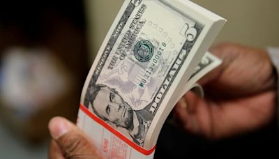 U.S. dollar rises as yen weakness resumes