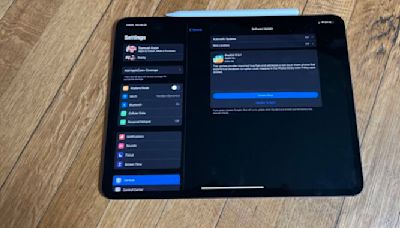 iOS and iPadOS 17.5.1 fix a nasty bug that resurfaced old photos