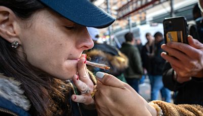 EEUU registra por primera vez más consumidores diarios de cannabis que de alcohol