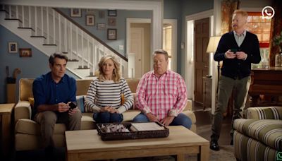 WhatsApp Reunites Modern Family Cast To Poke Fun at iMessage Green Bubbles