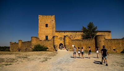 La nueva vida del castillo de Pedraza: José Mota, Santiago Segura y Luis Álvarez planean convertirlo en un foco cultural