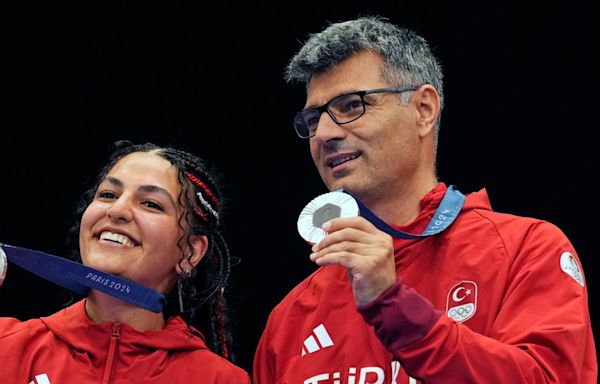 Turkish shooter wows by using no equipment to win silver at 2024 Olympics