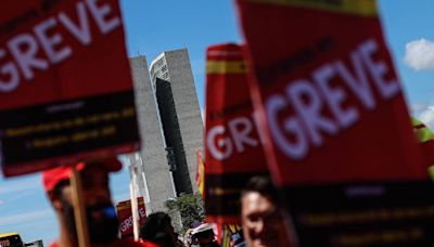 Universidades federais decidem continuar em greve após acordo do governo com sindicato
