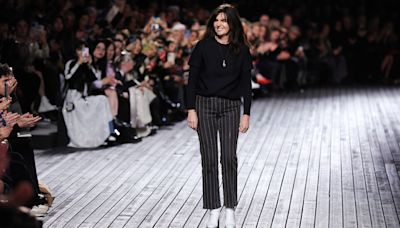 Chanel Designer Steps Down