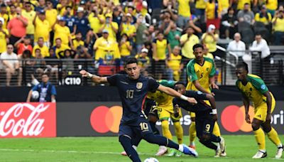 Ecuador resurge ante Jamaica con un gol de su joya Kendry Páez