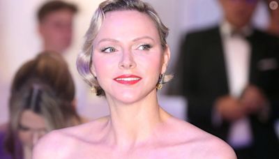 Charlene et Albert Monaco fous amoureux au gala de la Croix-Rouge : Camille Gottlieb éblouissante dans une robe meringue