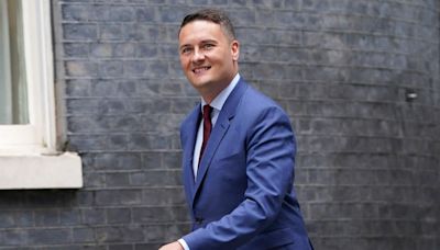 Wes Streeting vows to begin negotiation groundwork with junior doctors next week in first act as health chief