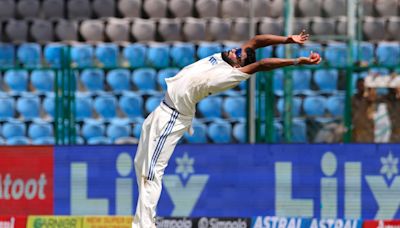 WATCH: Mohammed Siraj Pulls Off Stunning Overhead Catch To Dismiss Shakib Al Hasan In IND vs BAN 2nd Test