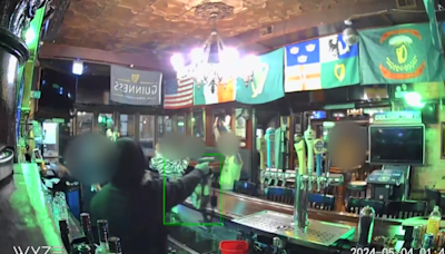 Robbers hold up Chicago bar and its customers at gunpoint, shoot at owner