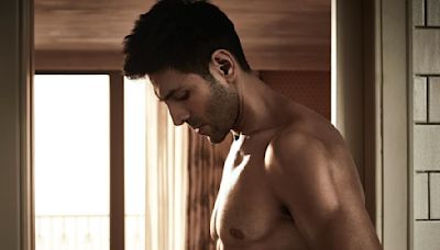 Kartik Aaryan raises temperature on internet with his shirtless pic flaunting ripped body