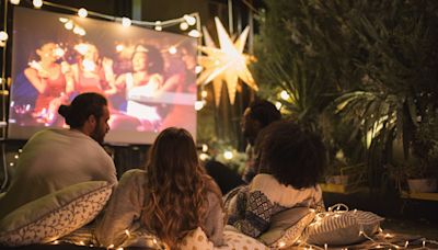 How to host a spectacular backyard movie night