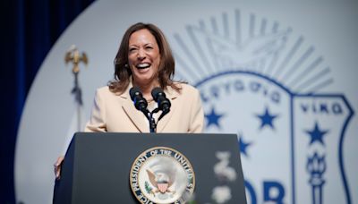 La risa de Kamala Harris es un tema de campaña. Nuestro crítico de comedia opina