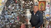 Chiqui Tapia cumplió una nueva promesa y le llevó el trofeo de la Copa América a la Difunta Correa en San Juan