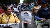 Las familias de Ayotzinapa denuncian que la Fiscalía analiza restos óseos sin contar con sus peritos