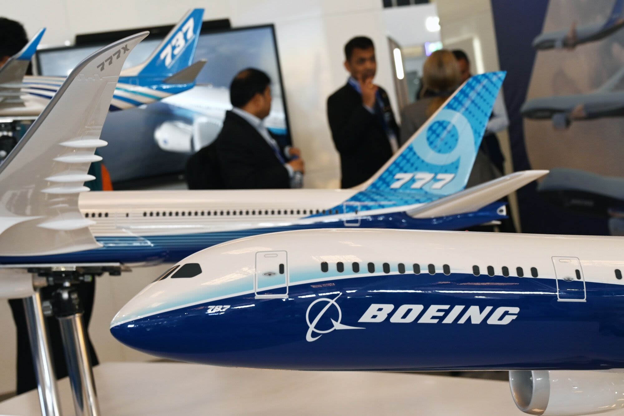 Boeing Shares Decline After CFO Walks Back 2024 Cash-Flow Target