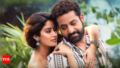 Fans rave over Jr. NTR and Janhvi Kapoor's chemistry in 'Chuttamalle' from 'Devara: Part 1'; theater clips go viral | - Times of India