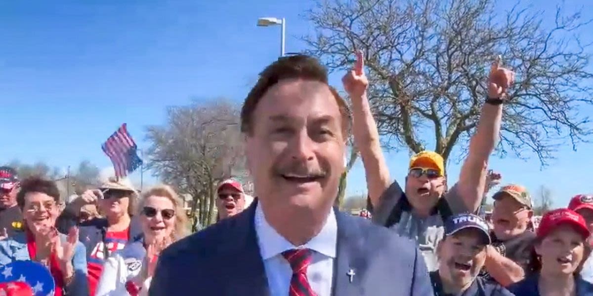 'Use that promo code!' Mike Lindell uses Trump rally to charge $16 for 'free' pillows