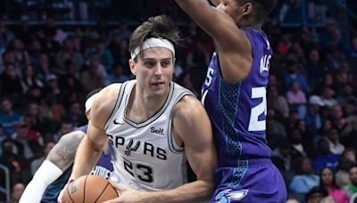 San Antonio Spurs' Zach Collins To Undergo Shoulder Surgery