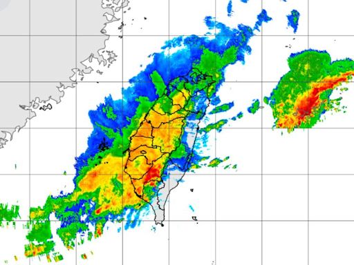 猛雷雨彈夜襲進入搖滾區！全台變色溼涼 西半部強降雨「2地降雨熱點」