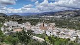 El bonito pueblo andaluz con casas históricas y rutas de senderismo impresionantes