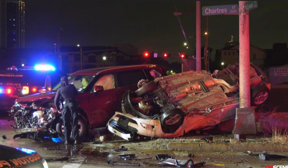 Major crash near Midtown Houston leaves 2 drivers injured