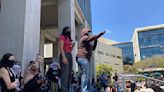 親巴勒斯坦帳蓬營被清除後UCSD千人抗議