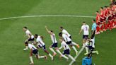 Inglaterra sobrevive otra vez y clasifica a las semifinales a la Eurocopa