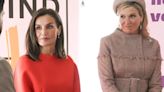 La Reina Letizia, ya recuperada, sorprende con su insólita combinación de colores en su nueva cita con Máxima de Holanda