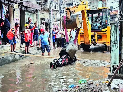 Streets and Houses Clogged with Rainwater in Ludhiana | - Times of India