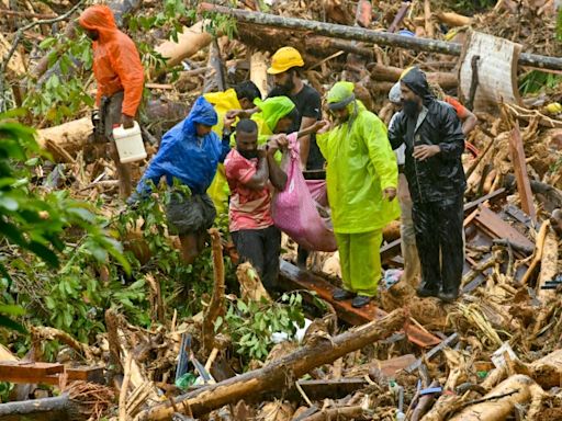 Inde: le bilan de glissements de terrain dans des plantations de thé porté à au moins 150 morts