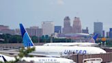 United Airlines passengers trapped for 7 hours without air conditioning in Newark flight