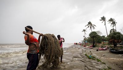 Cyclone floods coastal villages and cuts power in Bangladesh, where 800,000 had evacuated