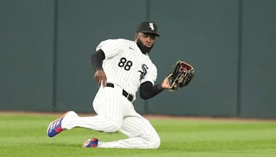 Column: Record-setting loss doesn’t dissuade Luis Robert Jr. from wanting to stay with the Chicago White Sox