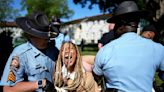 Manifestantes universitarios en EEUU piden amnistía para evitar sanciones por protestas