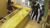 Ladrones disfrazados de policías asaltan una joyería: uno de los cómplices estaba vestido de cartero