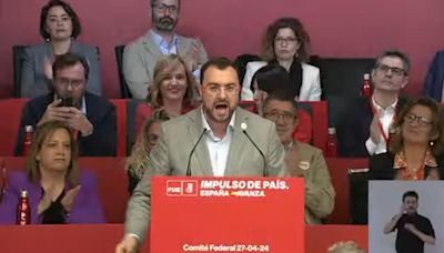 Barbón lanza un recado a Felipe González: 'Estoy muy orgulloso de Zapatero, demuestra lo que es ser un ex'