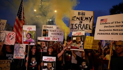 A Tel-Aviv, des familles d'otages crient leur colère pendant le discours de Netanyahu aux Etats-Unis