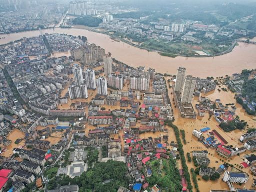 240,000 people evacuated in China rainstorms