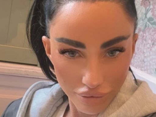 Katie Price shows off her brand new pout after yet more procedures