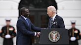 Presidente de Kenia promete junto a Biden acabar con las pandillas de Haití