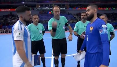 El encendido cruce entre los capitanes de Argentina y Francia en el sorteo previo a la semifinal: “Les vamos a ganar igual”