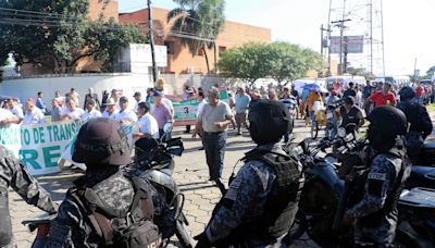 Sectores protestan por la falta de dólares, combustible y alza de precios en Bolivia