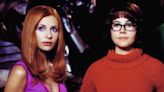 Sarah Michelle Gellar Says Daphne and Velma Had a 'Steamy' Kiss Scene That Was Cut from Scooby-Doo