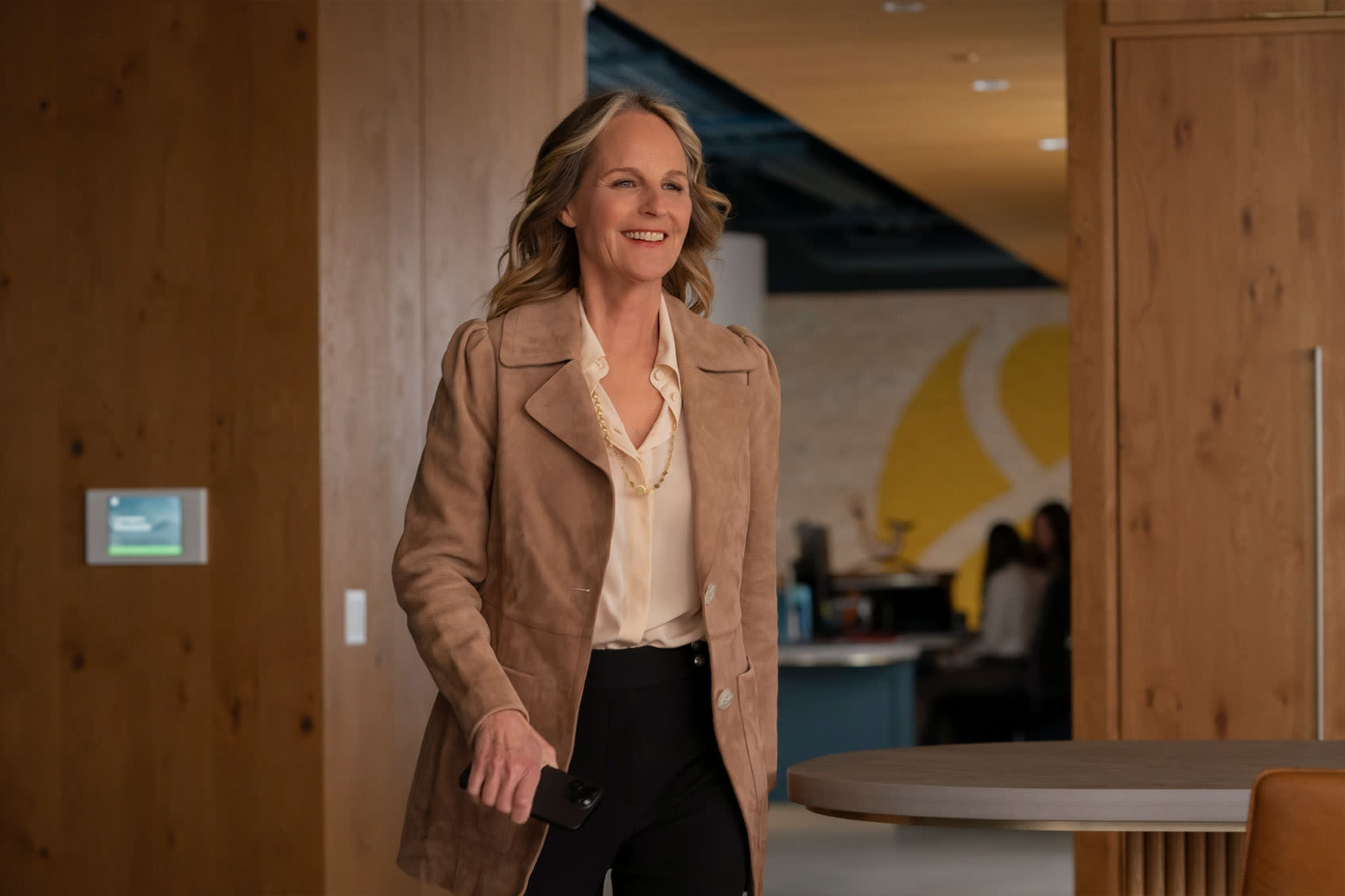 "She's suffering no fools": "Hacks" guest star Helen Hunt weighs in on the finale's shark attack