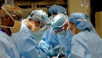 Chicago Man Watches His Kidney Transplant Surgery Live