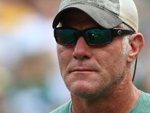 Favre looks to revive defamation suit vs. Sharpe